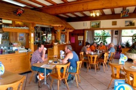 Hotel-Buffet De La Gare Chateau-d'Oex Kültér fotó